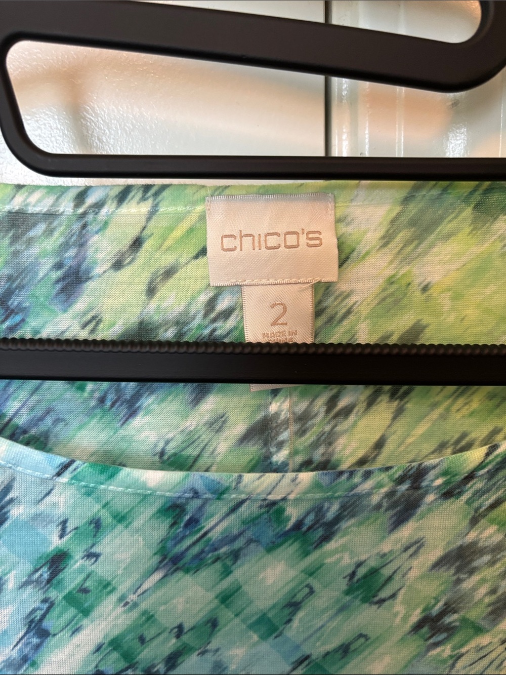 Chico'sWomen's Asymmetrical Tribal Sleeveless Blouse Like New - Picture 2 of 9